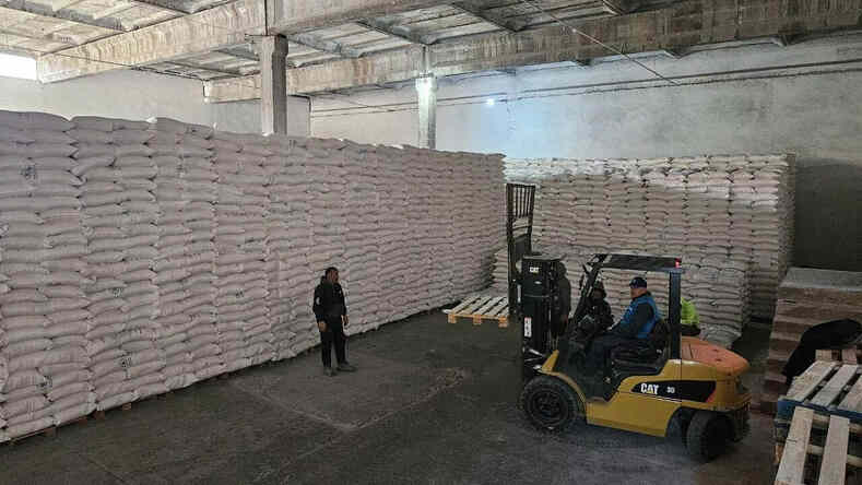 Россия и ВПП ООН передали продовольствие школам Таджикистана